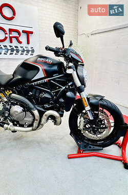 Спортбайк Ducati Monster 821 2020 в 