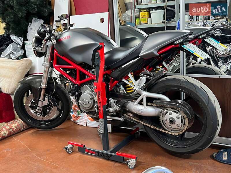 Спортбайк Ducati Monster 2008 в Киеве