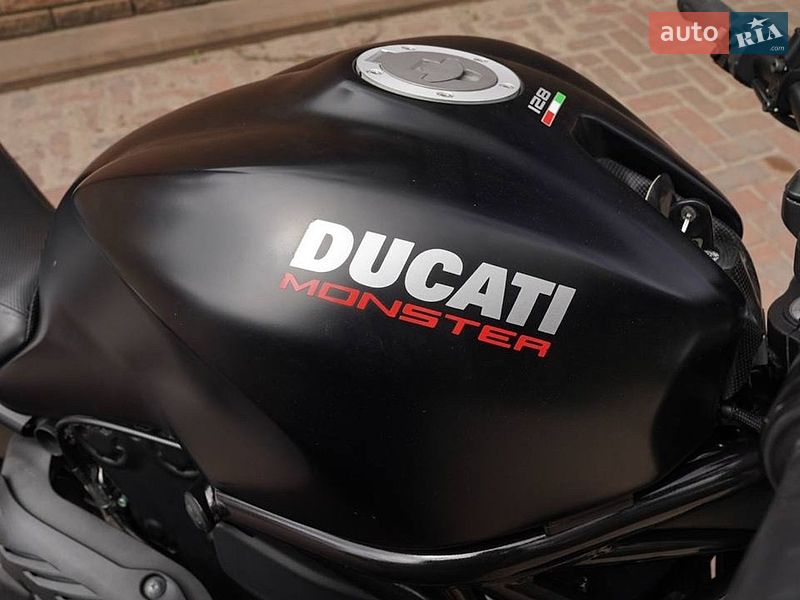 Спортбайк Ducati Monster 2015 в Житомире