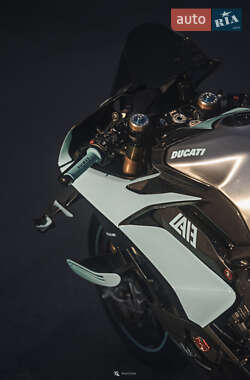 Спортбайк Ducati Panigale V4 2020 в 