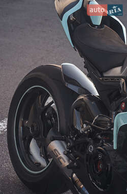 Спортбайк Ducati Panigale V4 2020 в 
