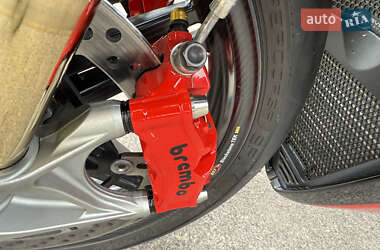 Спортбайк Ducati Panigale V4S 2019 в 