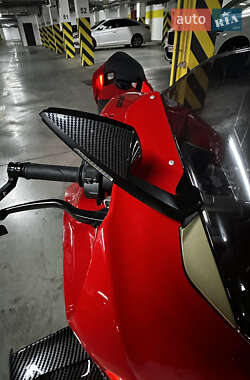 Спортбайк Ducati Panigale V4S 2022 в 