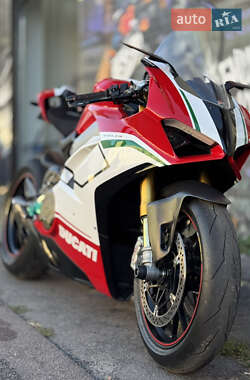 Спортбайк Ducati Panigale V4Speciale 2018 в 