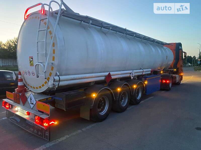 Цистерна напівпричіп Elzam 3NC38 2000 в Рівному фото 4 Цистерна напівпричіп Elzam 3NC38 2000 в Рівному