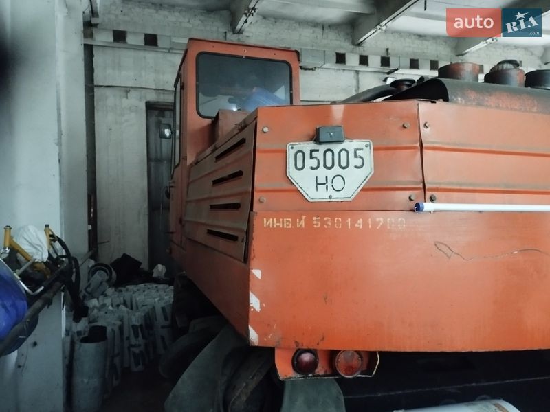 Экскаватор погрузчик ЭО 3323 1994 в Кременчуге