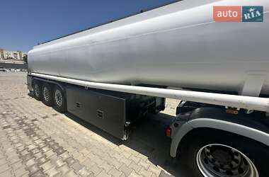 Цистерна полуприцеп Esterer  DHE0189T 2001 в 