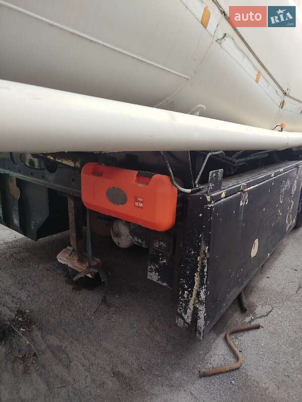 Цистерна напівпричіп Esterer DHE0189T 1992 в Івано-Франківську фото 6 Цистерна напівпричіп Esterer DHE0189T 1992 в Івано-Франківську