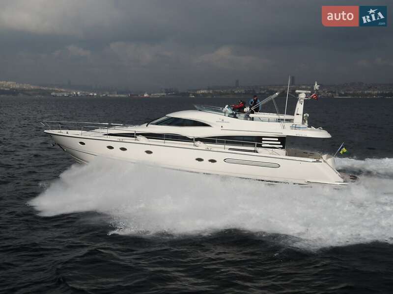 Моторна яхта Fairline Squadron 2002 в Одесі