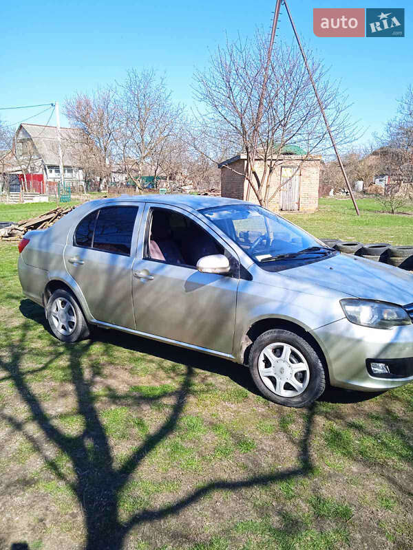 Седан FAW V5 2013 в 