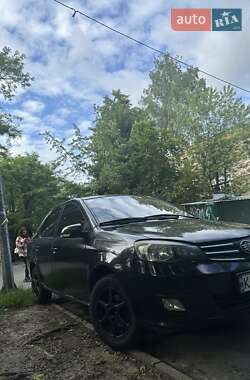 Седан FAW V5 2013 в 