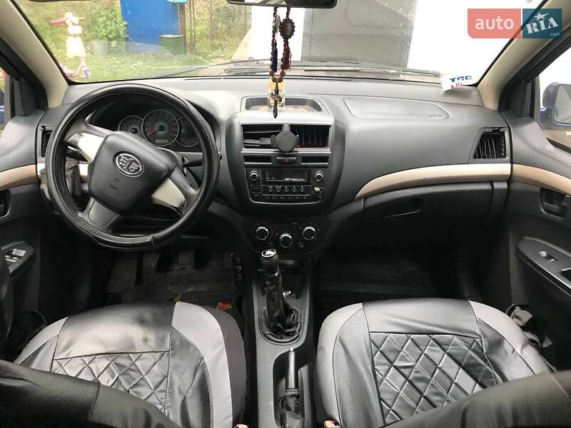 Седан FAW V5 2013 в Згуровке