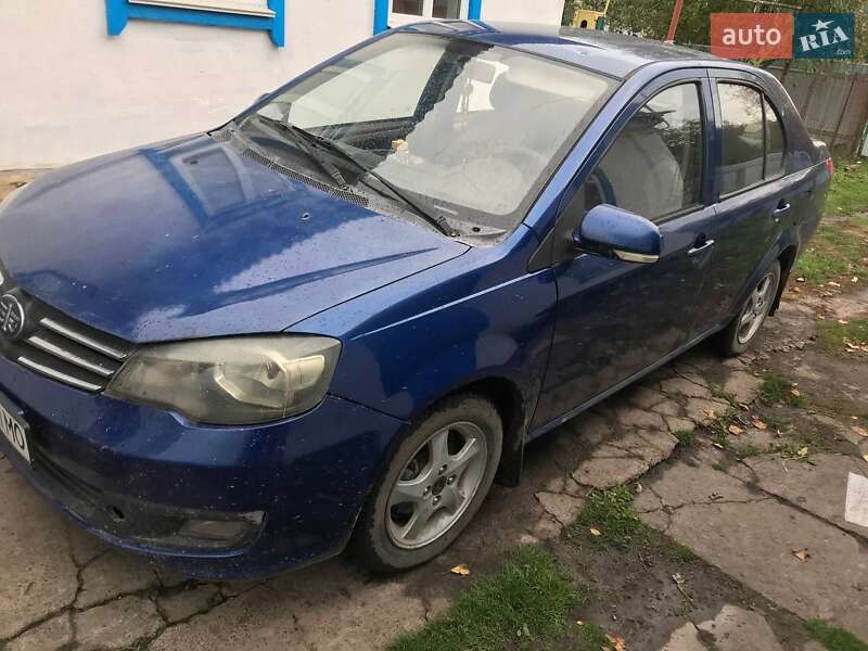 Седан FAW V5 2013 в Згуровке
