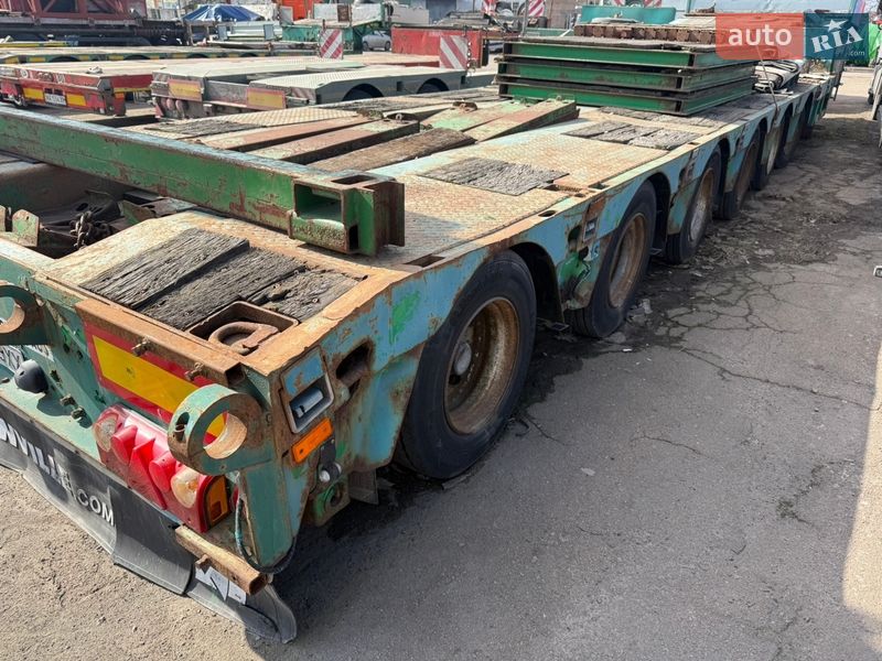 Низкорамна платформа Faymonville STN 2005 в Бучі