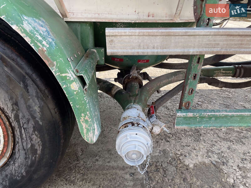 Цистерна полуприцеп Feldbinder EUT 1989 в Львове