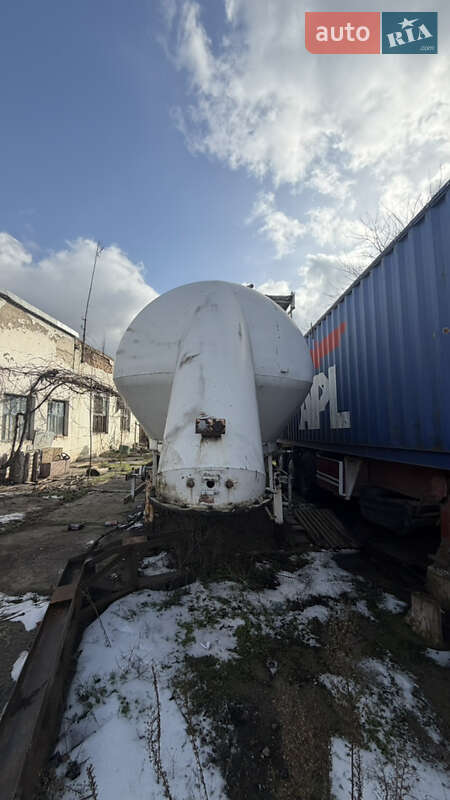 Цистерна полуприцеп Feldbinder EUT 1980 в Измаиле