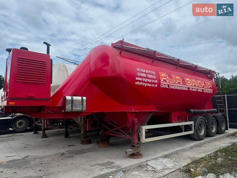 Цистерна Feldbinder EUT 2008 в Бучаче