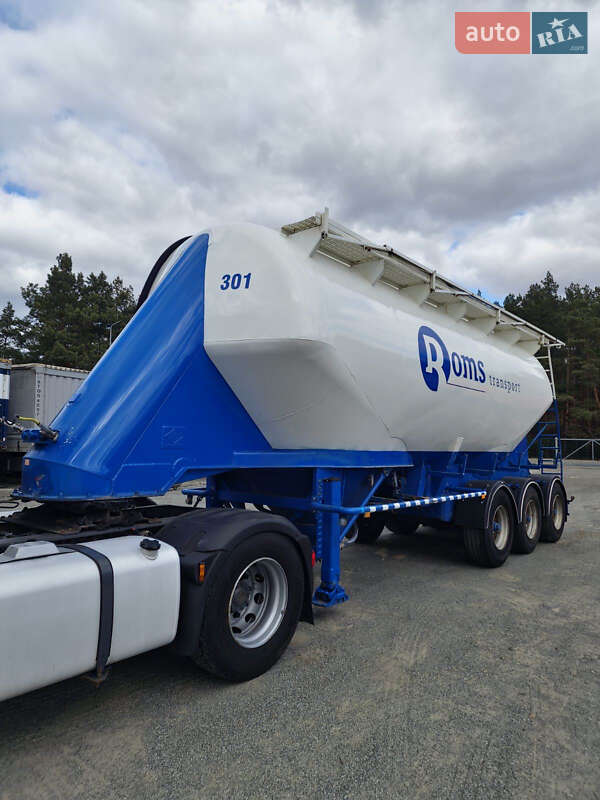 Цистерна Feldbinder FFB 2002 в Вишгороді