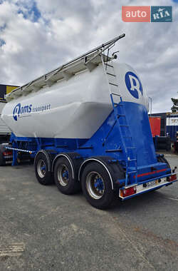 Цистерна Feldbinder FFB 2002 в Вышгороде Цистерна Feldbinder FFB 2002 в Вышгороде