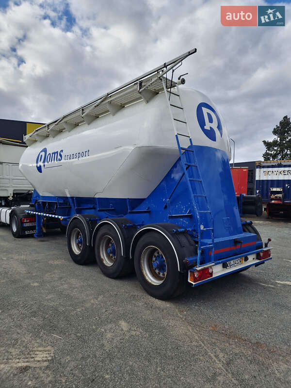 Цистерна Feldbinder FFB 2002 в Вишгороді