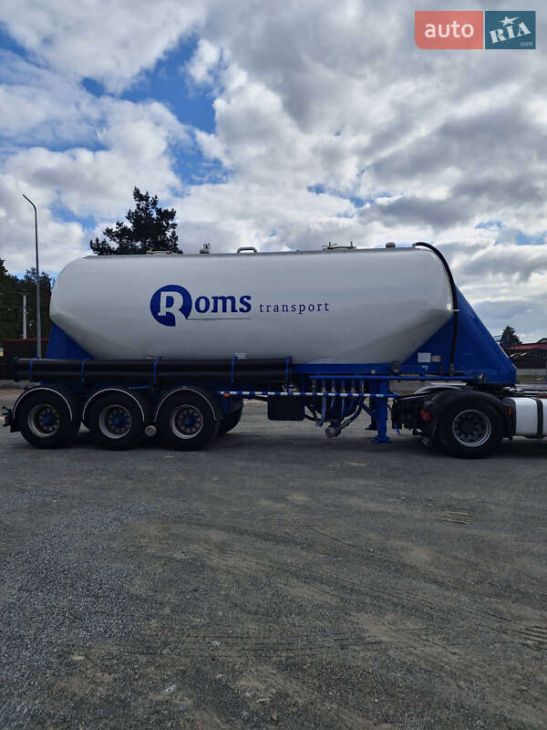 Цементовоз Feldbinder FFB 2002 в Вышгороде