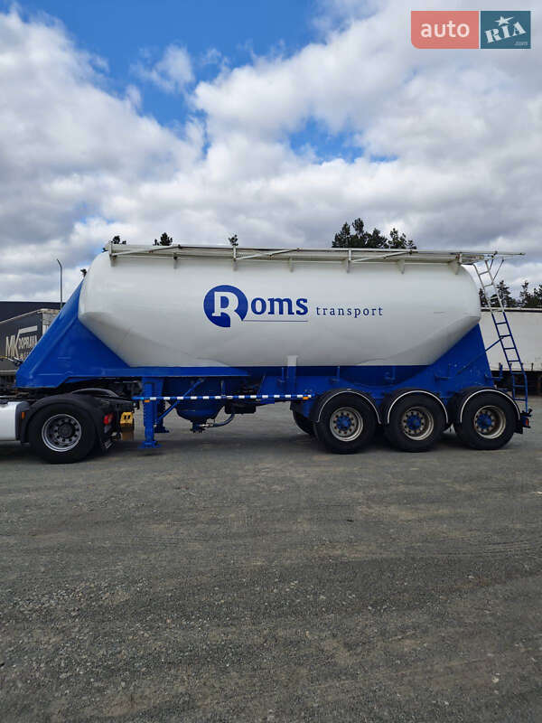 Цементовоз Feldbinder FFB 2002 в Вышгороде