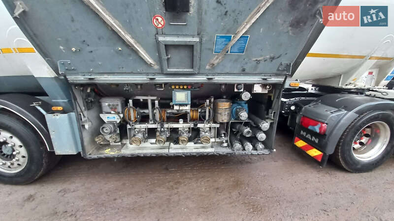 Цистерна Feldbinder TSA 2005 в Львове