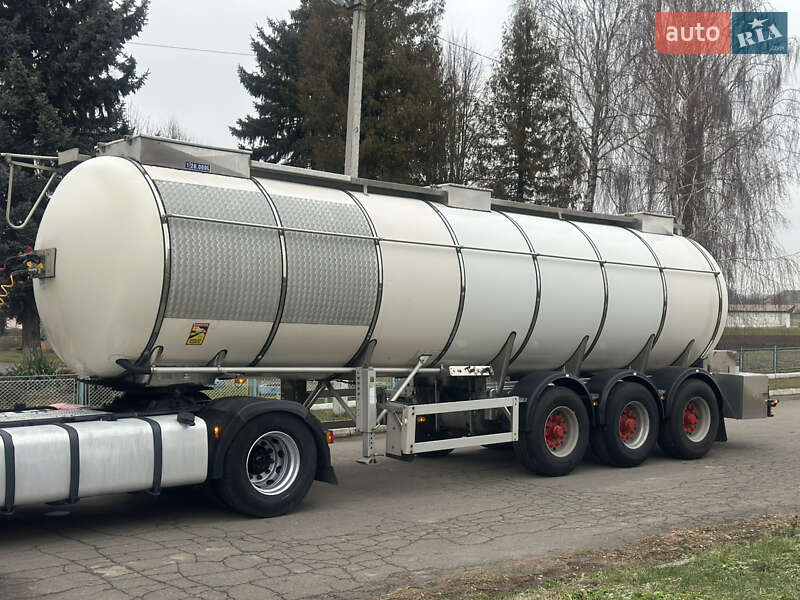 Цистерна полуприцеп Feldbinder TSA 2004 в Дубно