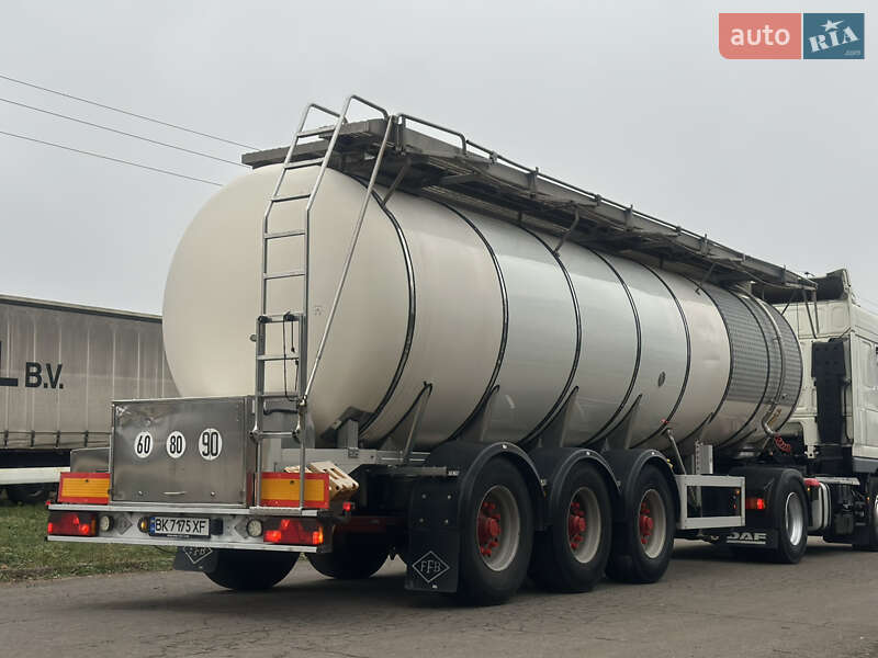 Цистерна напівпричіп Feldbinder TSA 2004 в Дубні