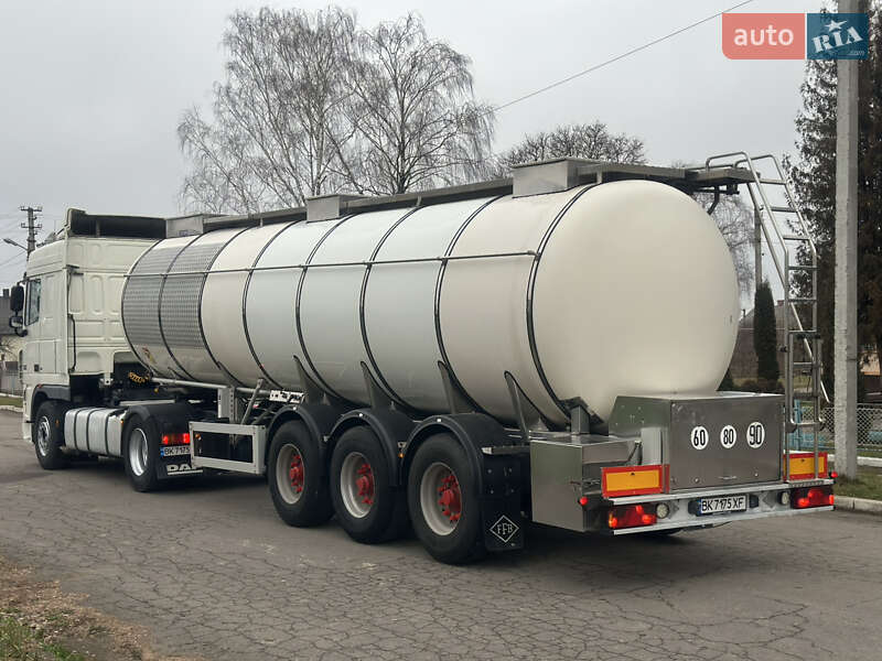 Цистерна напівпричіп Feldbinder TSA 2004 в Дубні