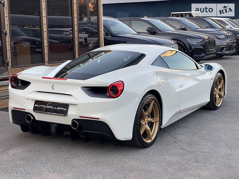 Купе Ferrari 488 GTB 2015 в Киеве
