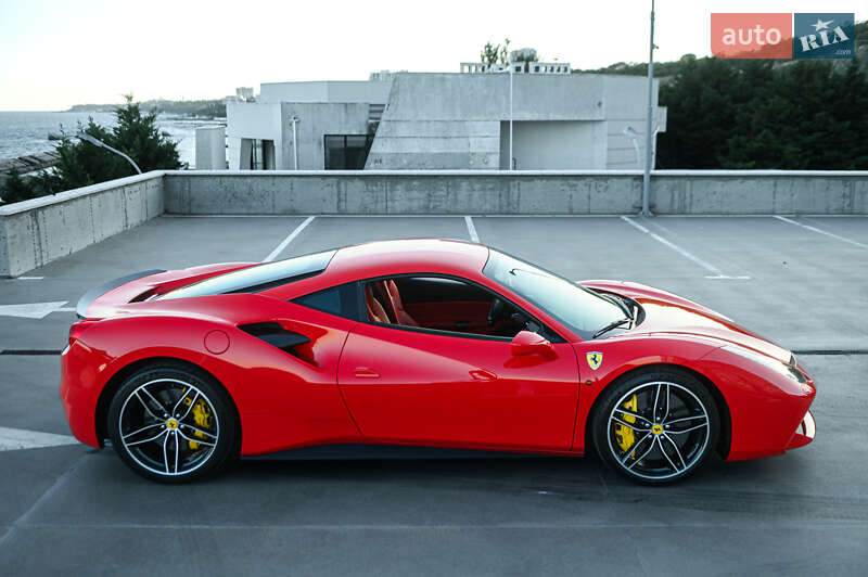 Купе Ferrari 488 GTB 2016 в 