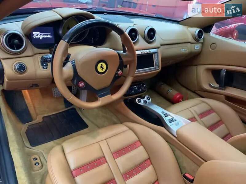 Кабриолет Ferrari California 2010 в Киеве