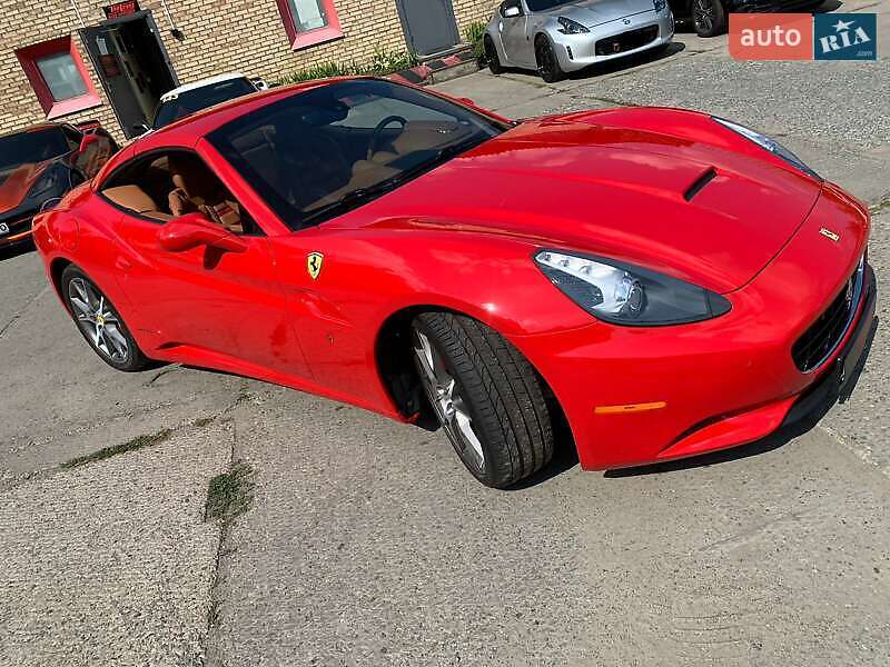 Кабриолет Ferrari California 2010 в Киеве
