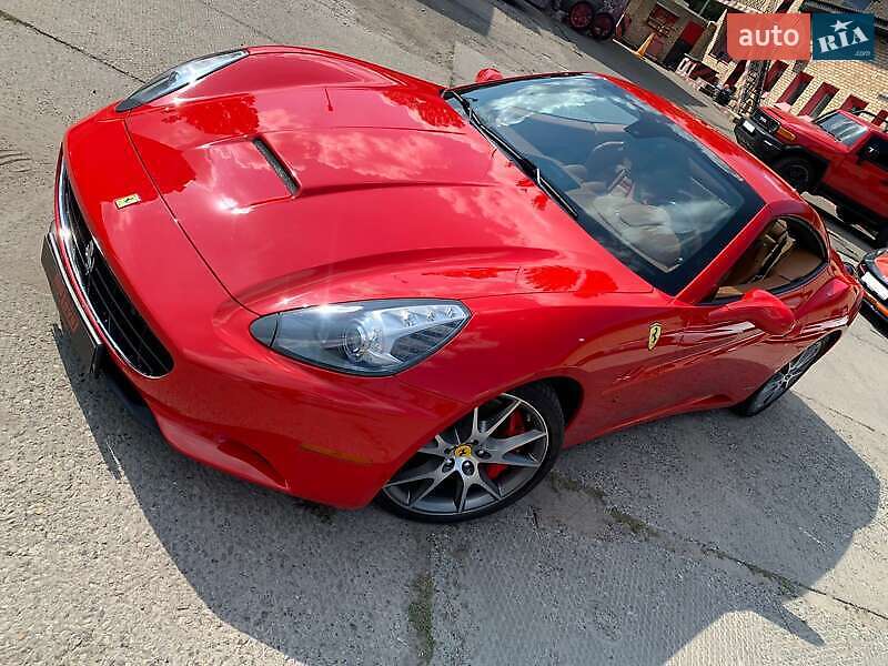 Кабриолет Ferrari California 2010 в Киеве
