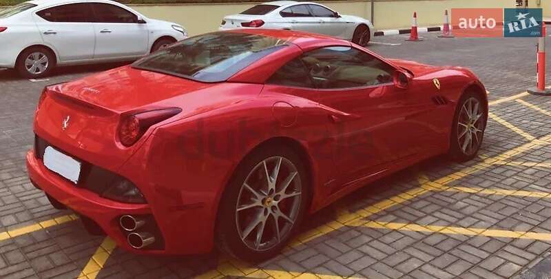 Кабриолет Ferrari California 2010 в Киеве