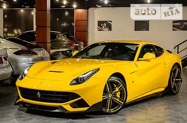 Купе Ferrari F12 2013 в 