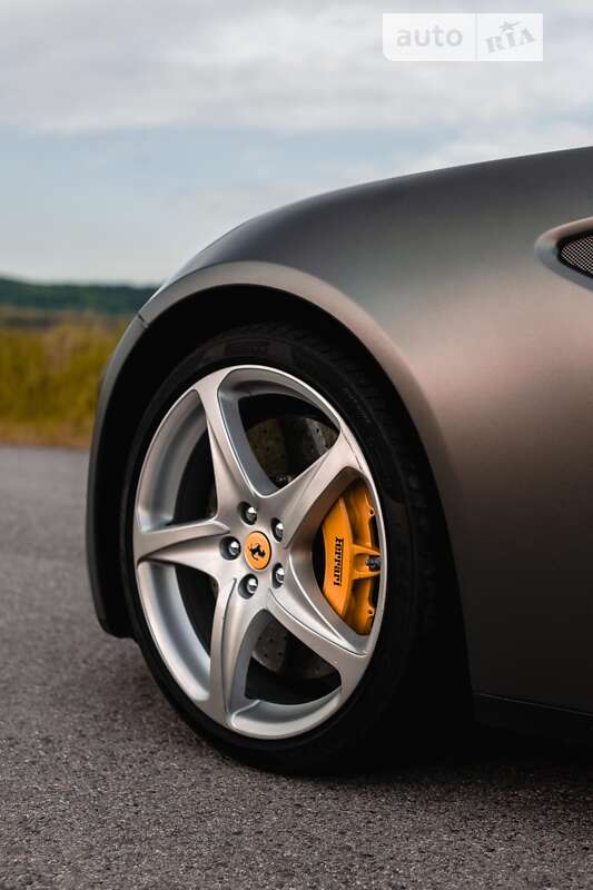 Хэтчбек Ferrari FF 2013 в Львове