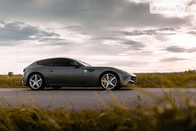 Хэтчбек Ferrari FF 2013 в Львове