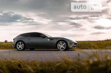 Хетчбек Ferrari FF 2013 в 