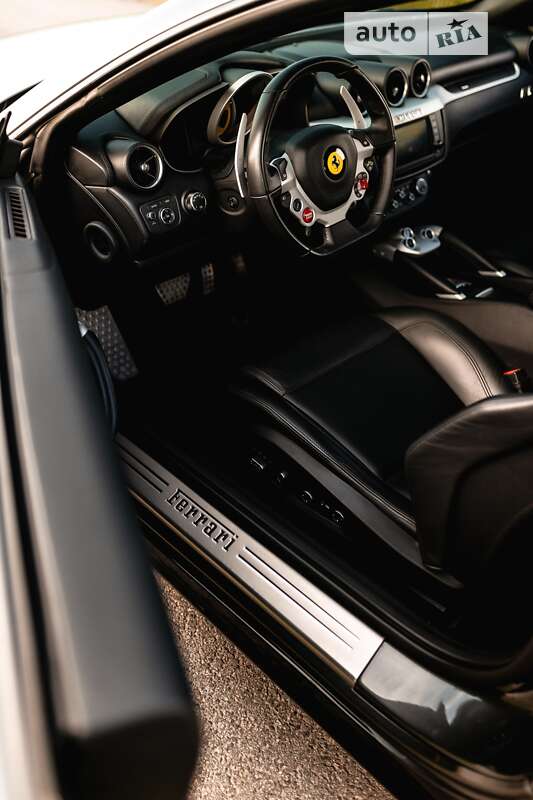 Хэтчбек Ferrari FF 2013 в Львове
