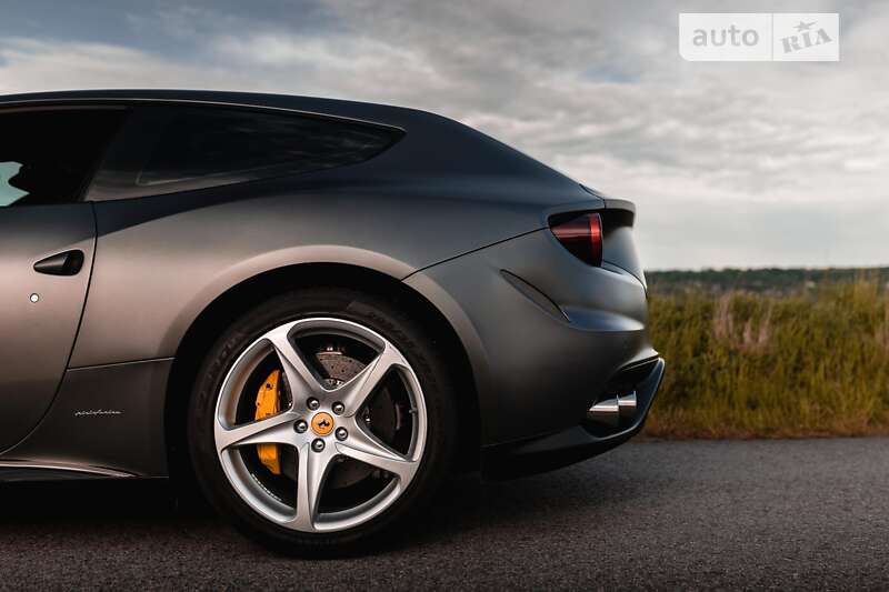 Хэтчбек Ferrari FF 2013 в Львове