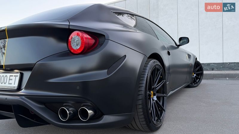 Купе Ferrari FF 2013 в Киеве