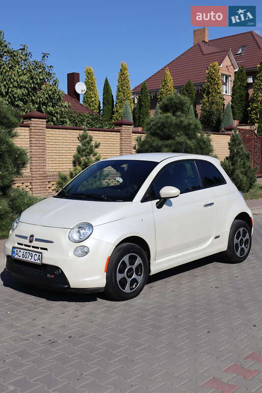 Хэтчбек Fiat 500e 2013 в 