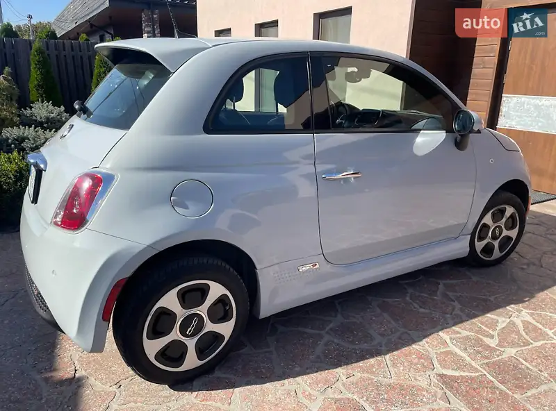 Хэтчбек Fiat 500e 2016 в 