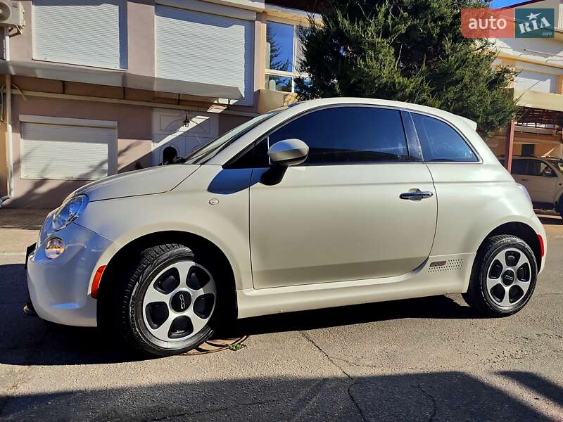 Хетчбек Fiat 500e 2017 в 
