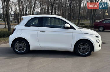 Хэтчбек Fiat 500e 2022 в 