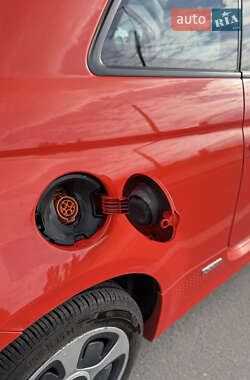 Хэтчбек Fiat 500e 2015 в 