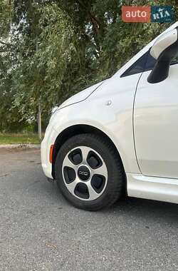 Хэтчбек Fiat 500e 2015 в 