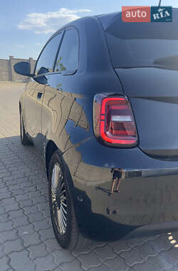 Хэтчбек Fiat 500e 2021 в 
